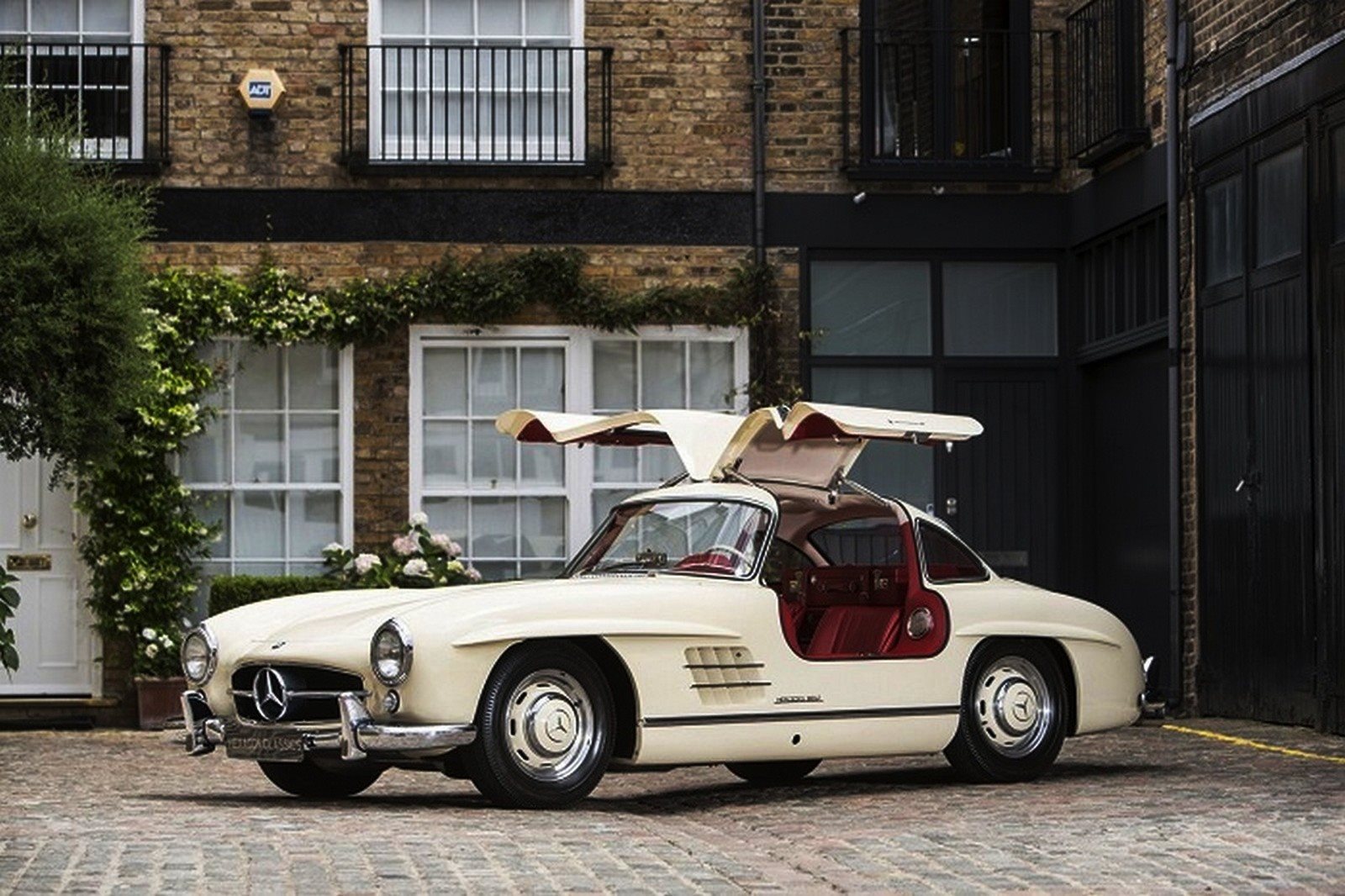 1955 - MERCEDES-BENZ 300 SL GULLWING IVORY, foto 3