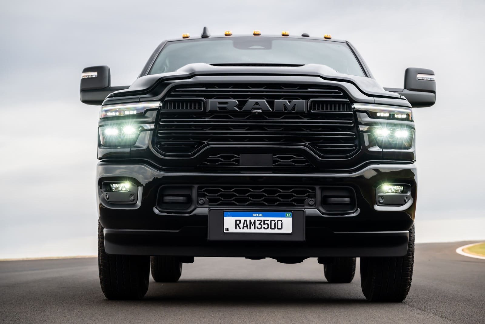 RAM 3500 LARAMIE NIGHT EDITION, foto 11