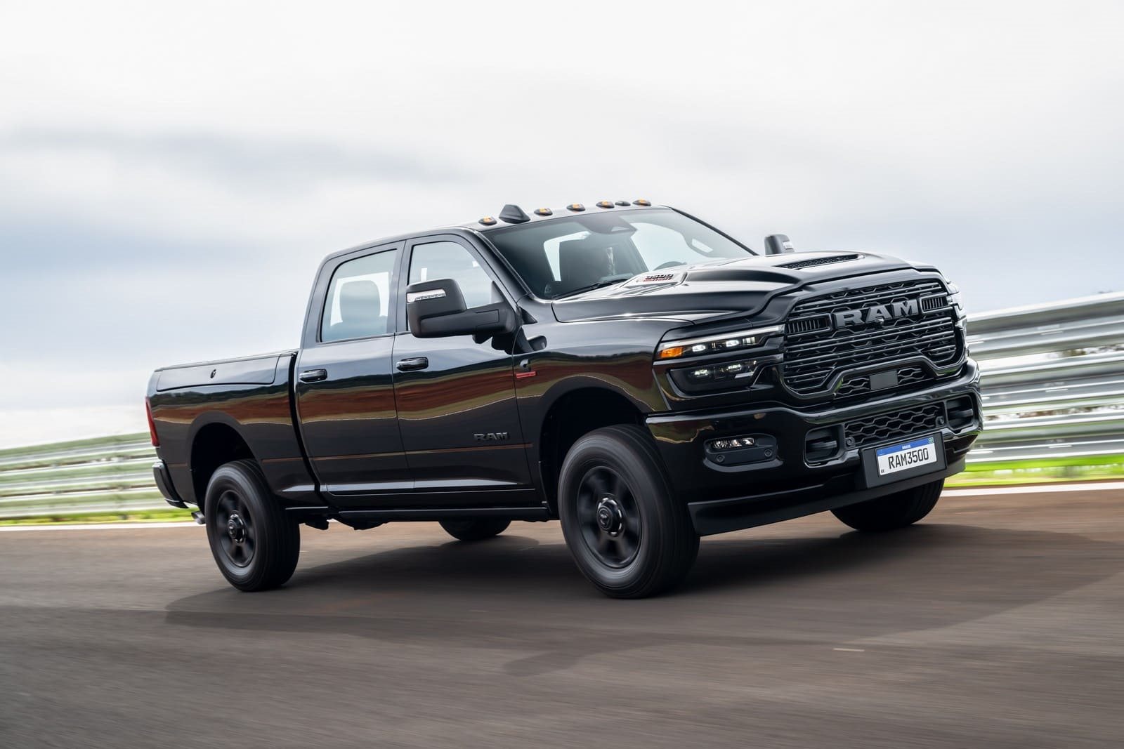 RAM 3500 LARAMIE NIGHT EDITION, foto 18