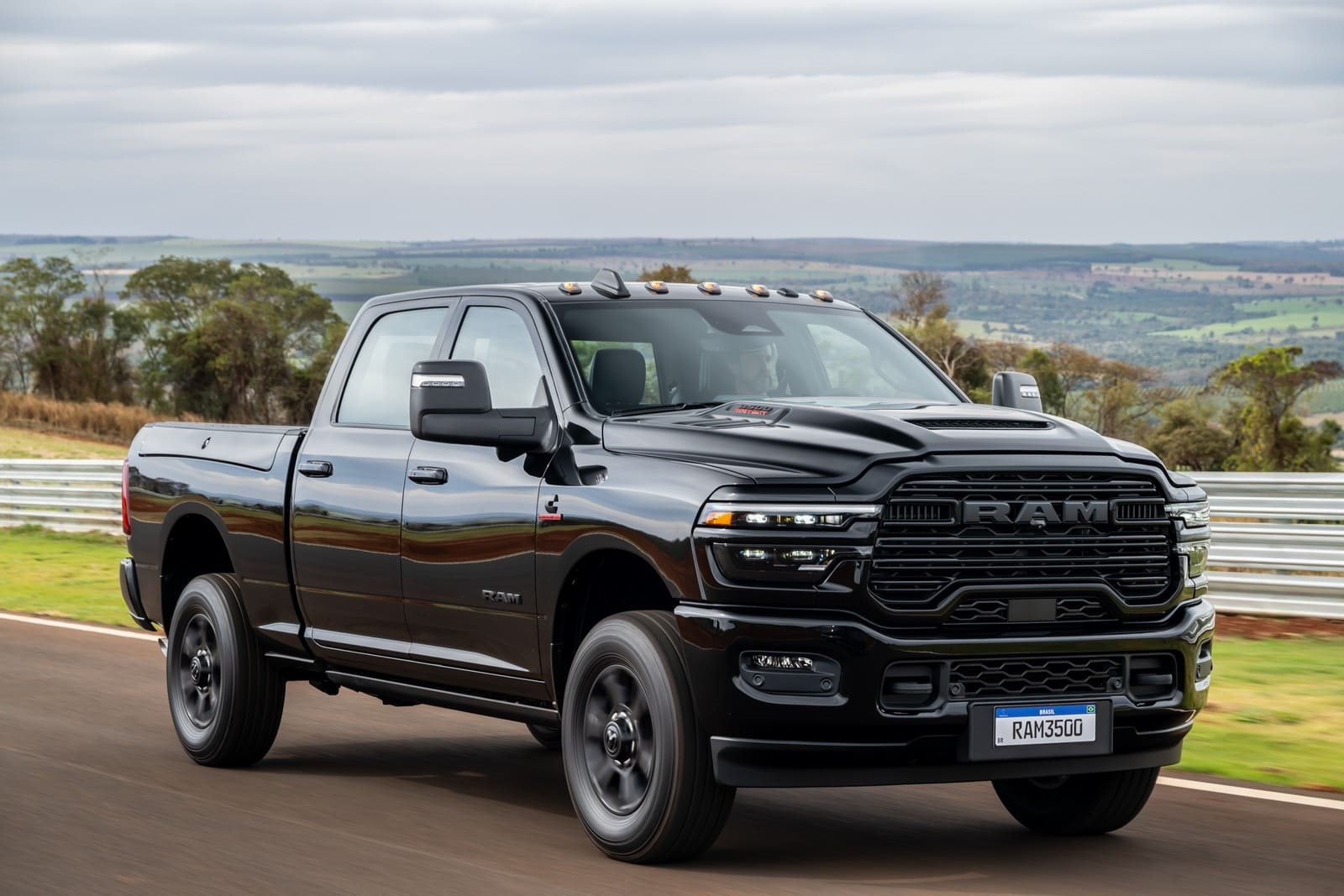 RAM 3500 LARAMIE NIGHT EDITION, foto 19
