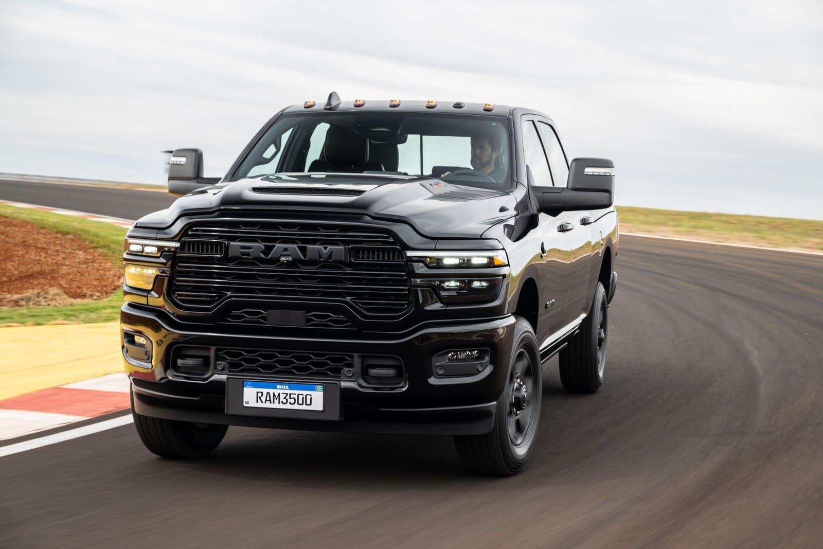 RAM 3500 LARAMIE NIGHT EDITION, foto 41