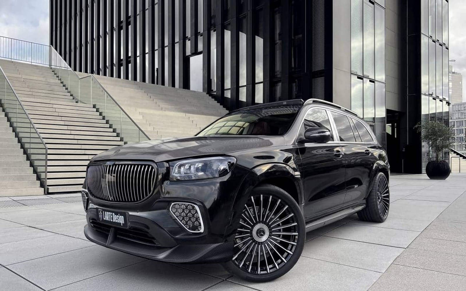 2025 - MERCEDES-MAYBACH GLS 600 BY LARTE DESIGN, foto 1