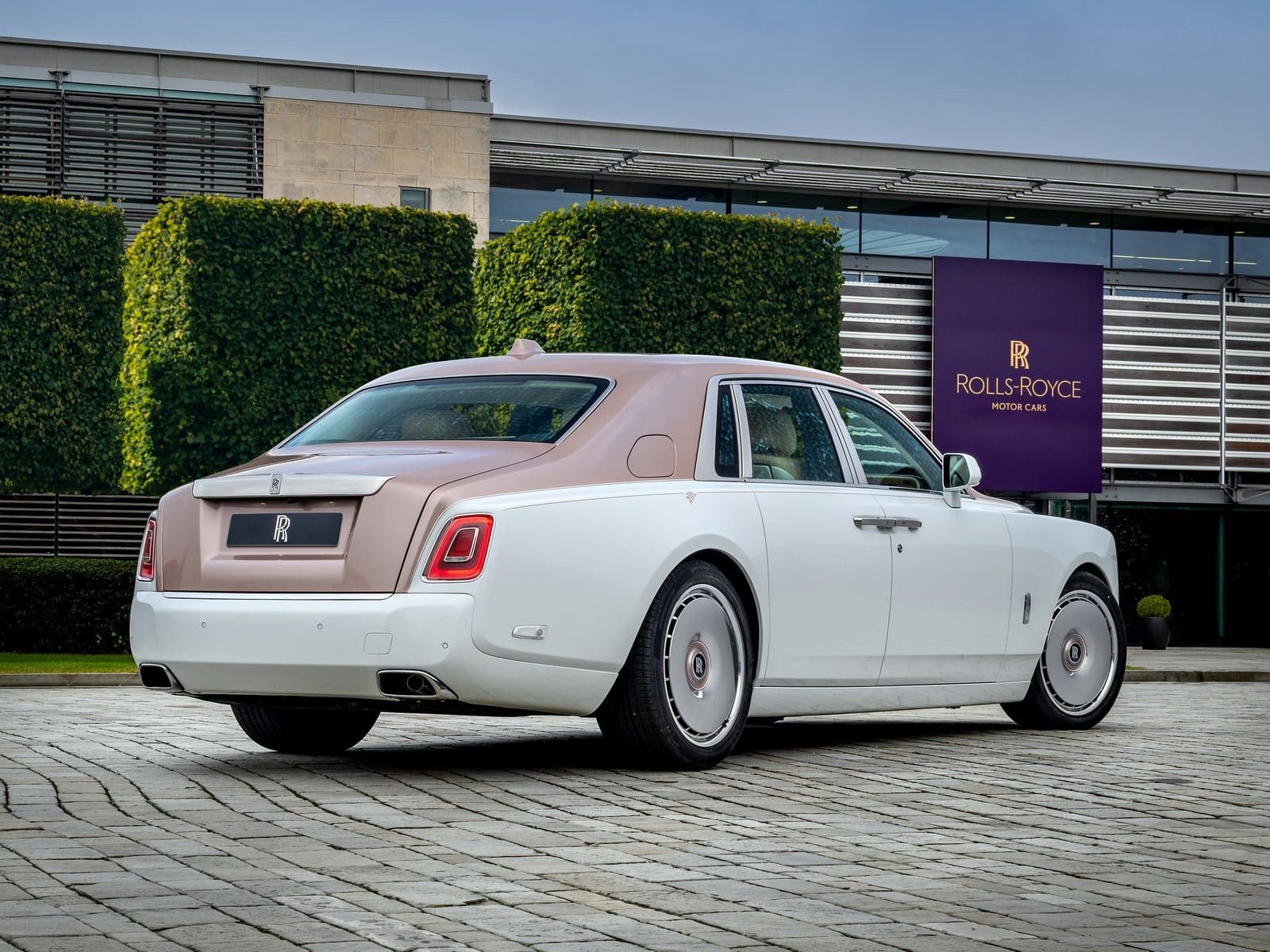 2025 - ROLLS-ROYCE PHANTOM DENTELLE, foto 2
