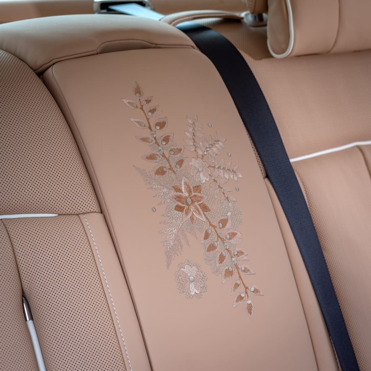2025 - ROLLS-ROYCE PHANTOM DENTELLE, foto 4
