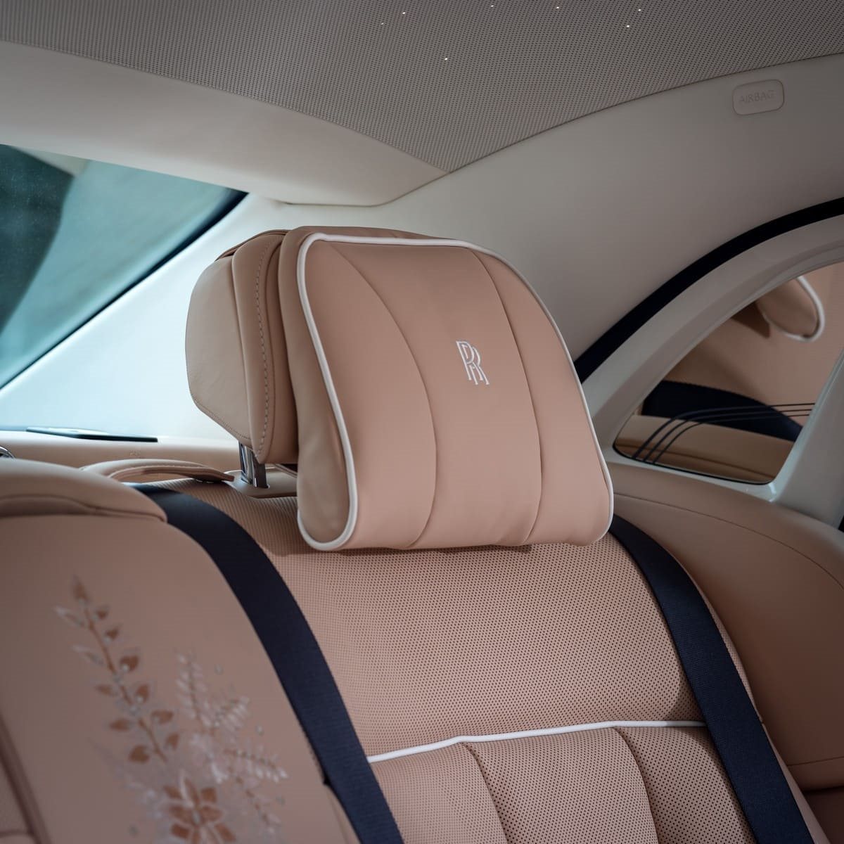 2025 - ROLLS-ROYCE PHANTOM DENTELLE, foto 5