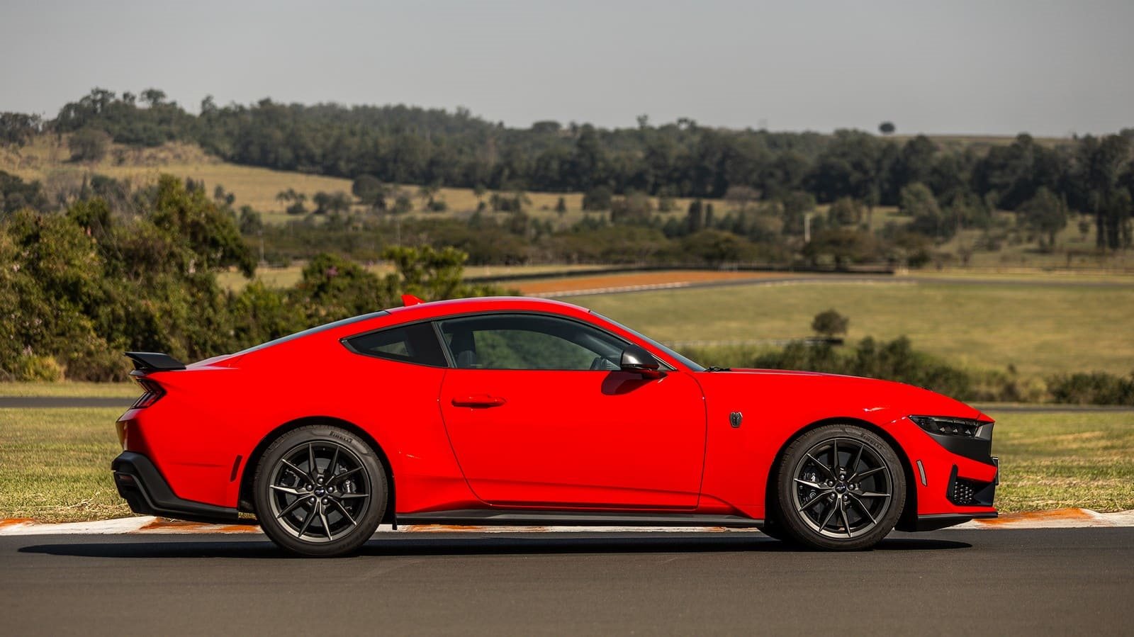 FORD MUSTANG DARK HORSE, foto 3
