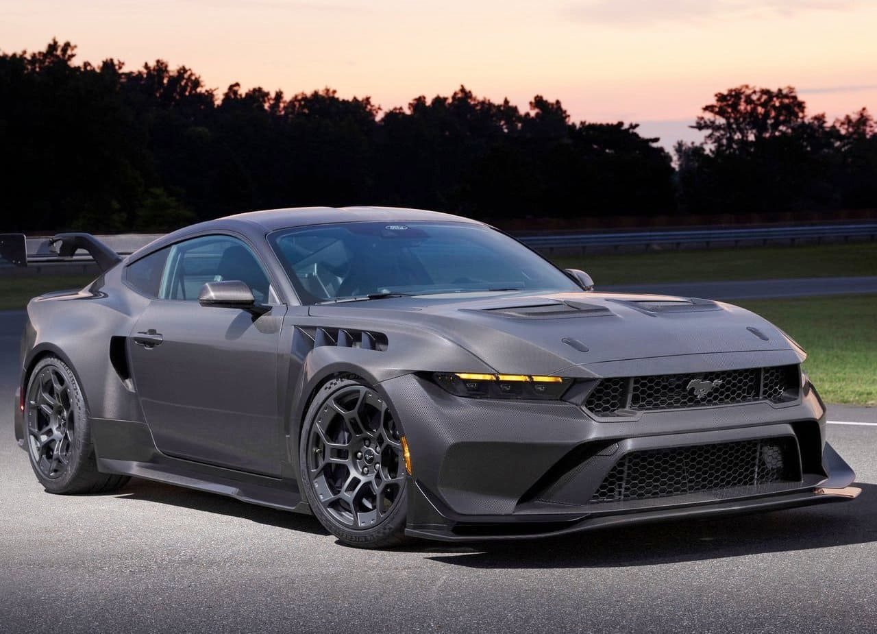 FORD MUSTANG GTD LIQUID CARBON, foto 1