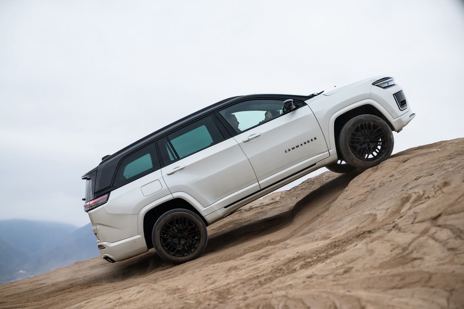 2026 - JEEP COMMANDER BLACKHAWK, foto 36