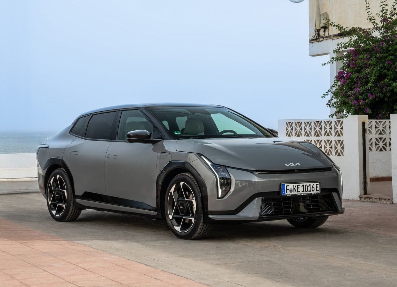 2026 - KIA EV4 SEDAN FASTBACK EU VERSION, foto 1