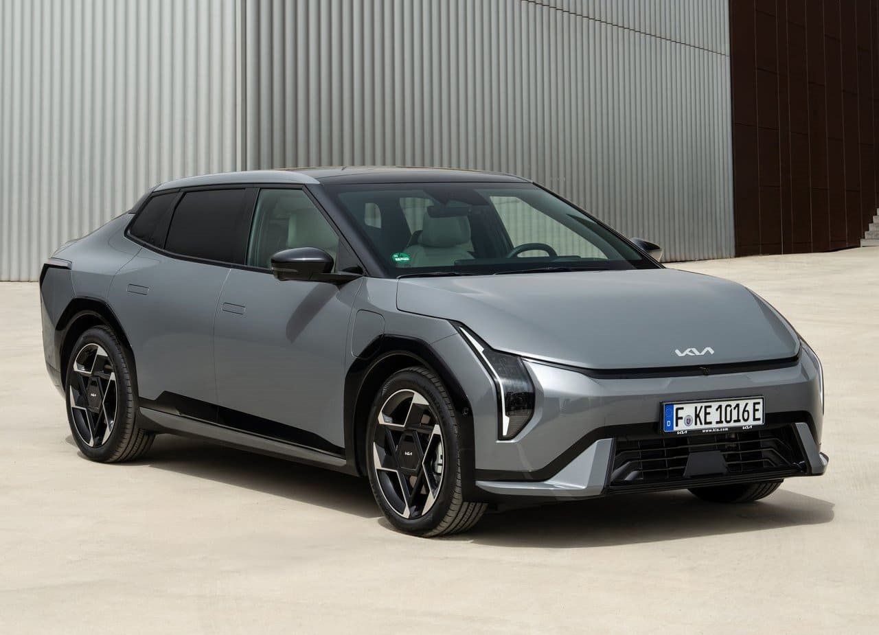 2026 - KIA EV4 SEDAN FASTBACK EU VERSION, foto 2