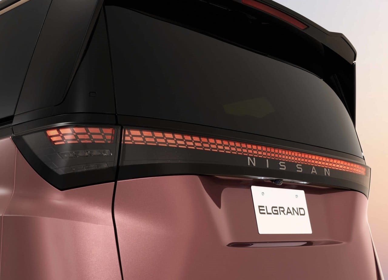2027 - NISSAN ELGRAND, foto 23