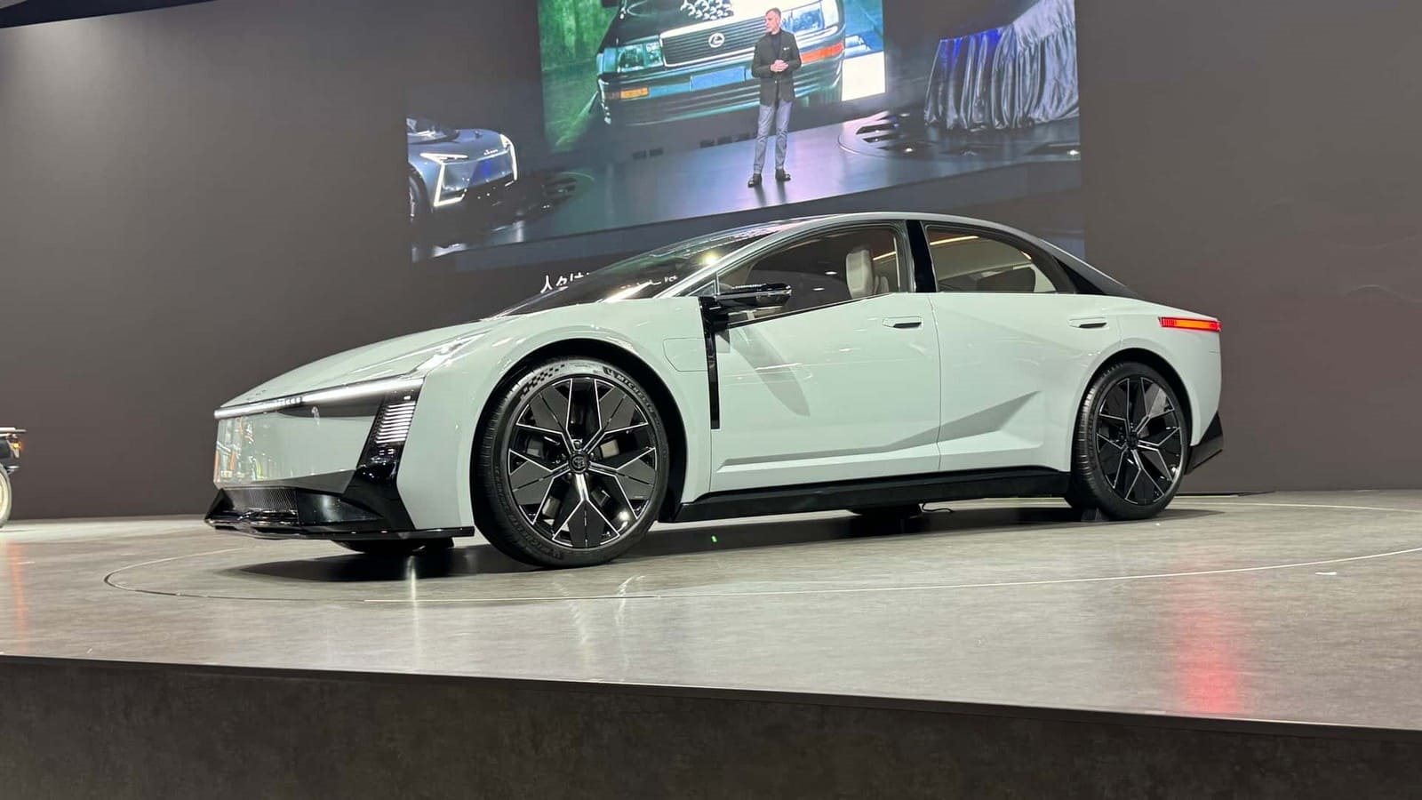 TOYOTA COROLLA CONCEPT, foto 31