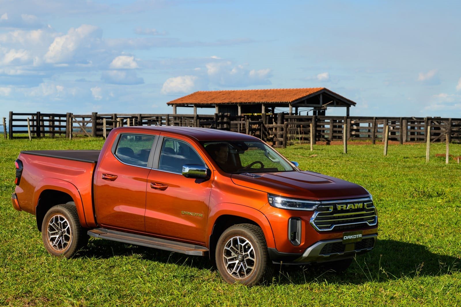 RAM DAKOTA LARAMIE, foto 2