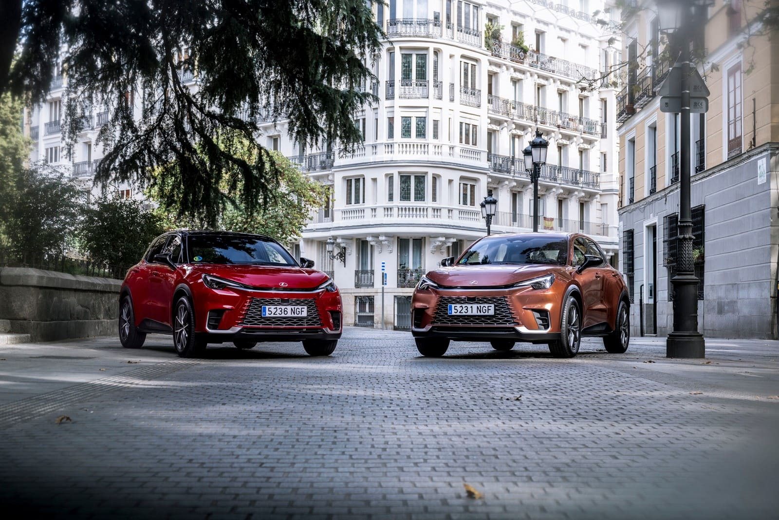 LEXUS LBX RED, foto 1