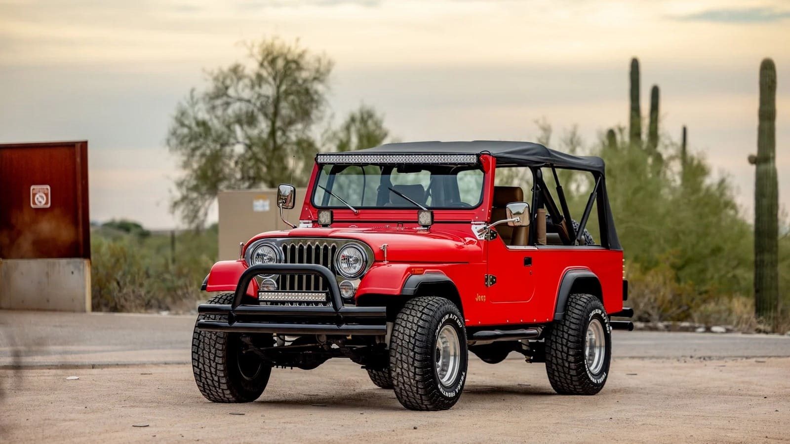 1982 - JEEP CJ-8 SCRAMBLER RED, foto 4
