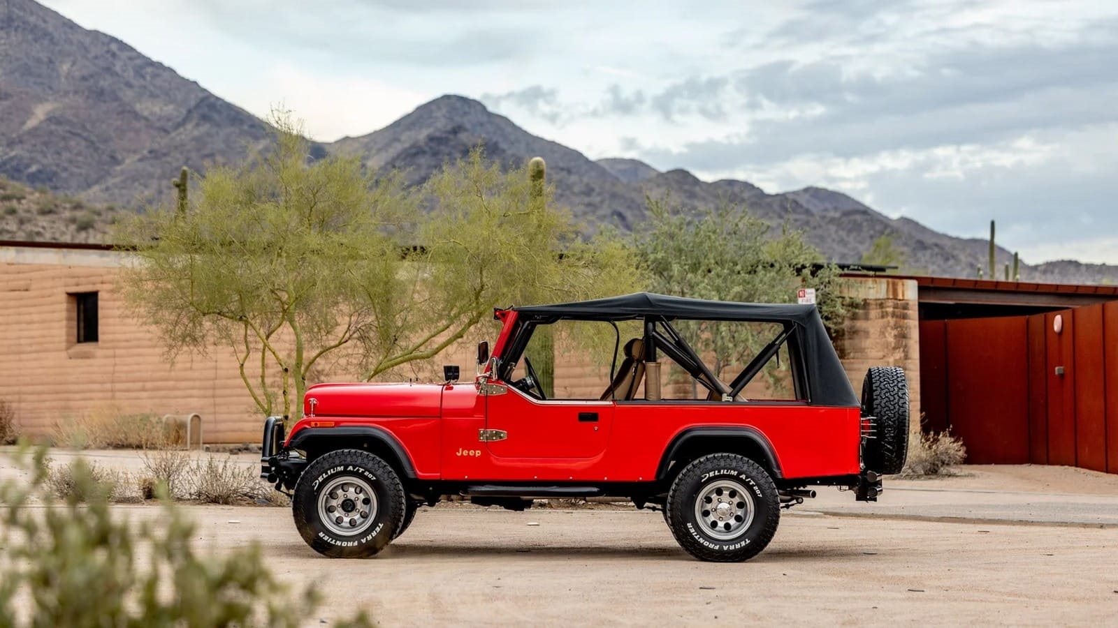 1982 - JEEP CJ-8 SCRAMBLER RED, foto 5