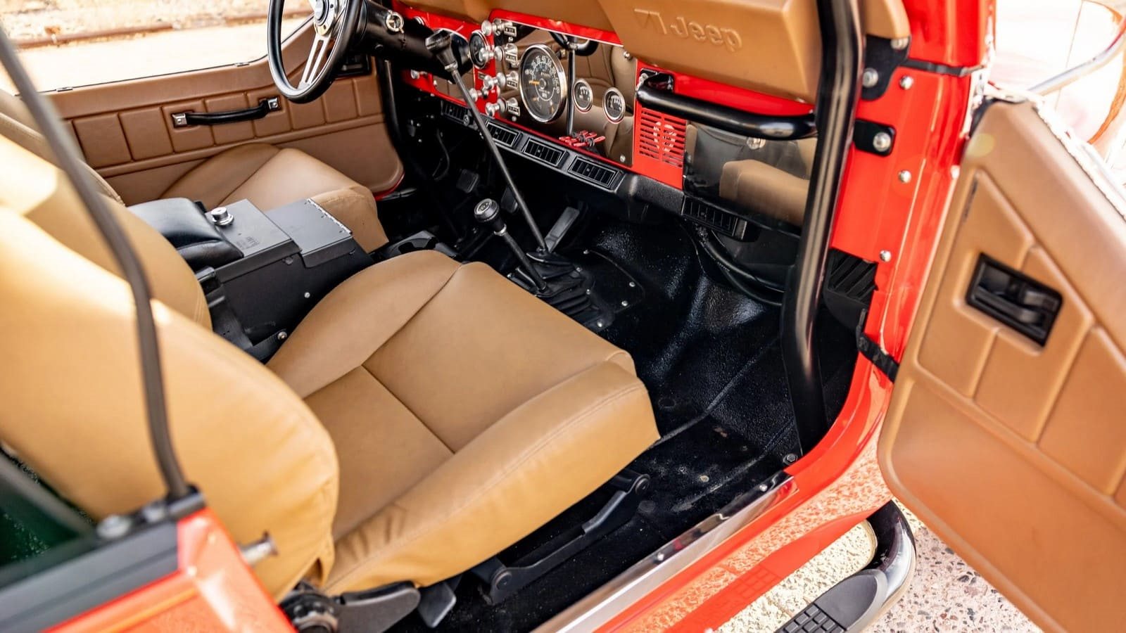 1982 - JEEP CJ-8 SCRAMBLER RED, foto 24