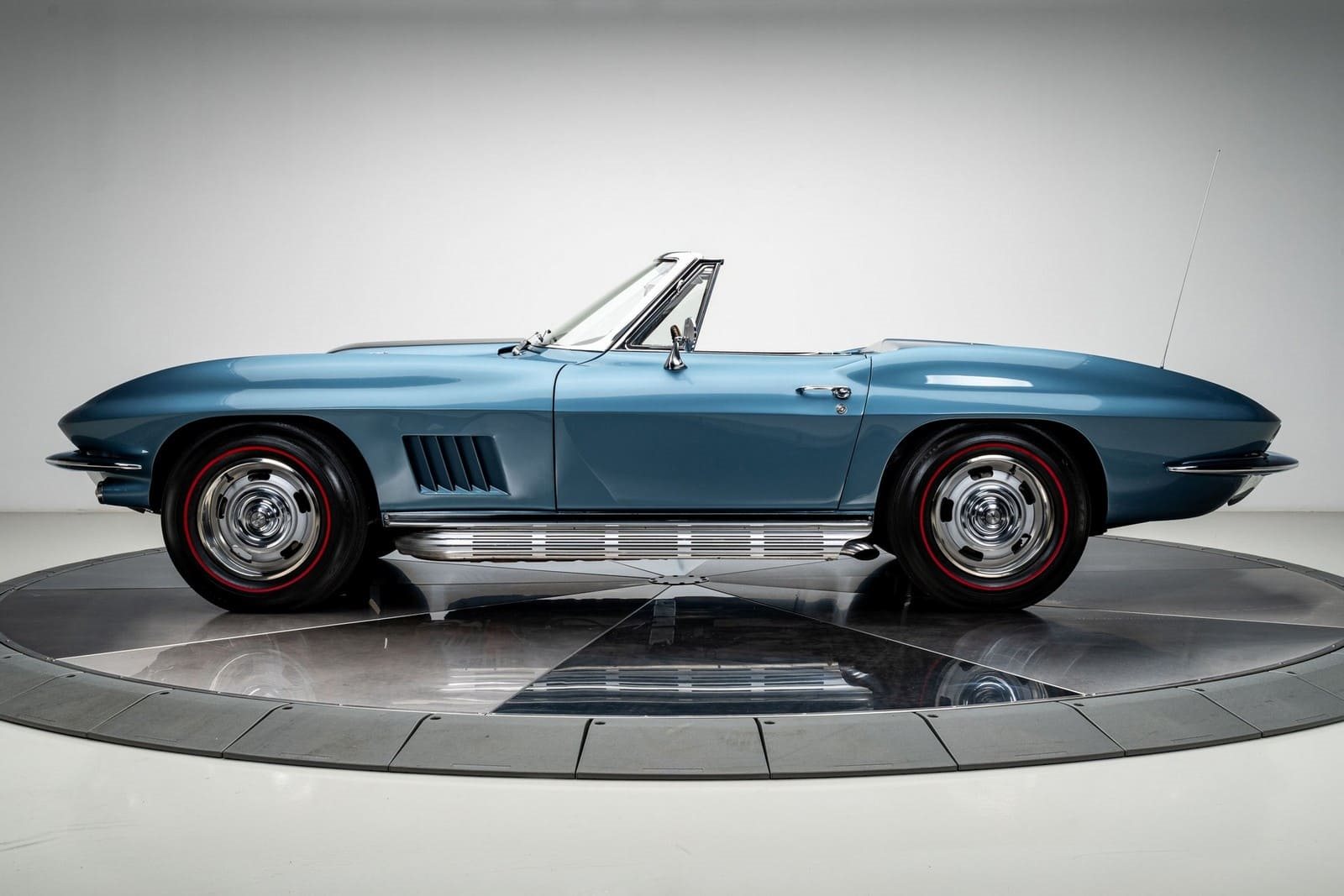 1967 - CHEVROLET CORVETTE CONVERTIBLE LYNNDALE BLUE, foto 15