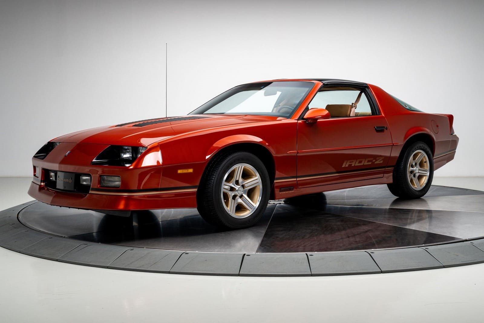 1988 - CHEVROLET CAMARO Z/28 IROC-Z MEDIUM ORANGE, foto 1
