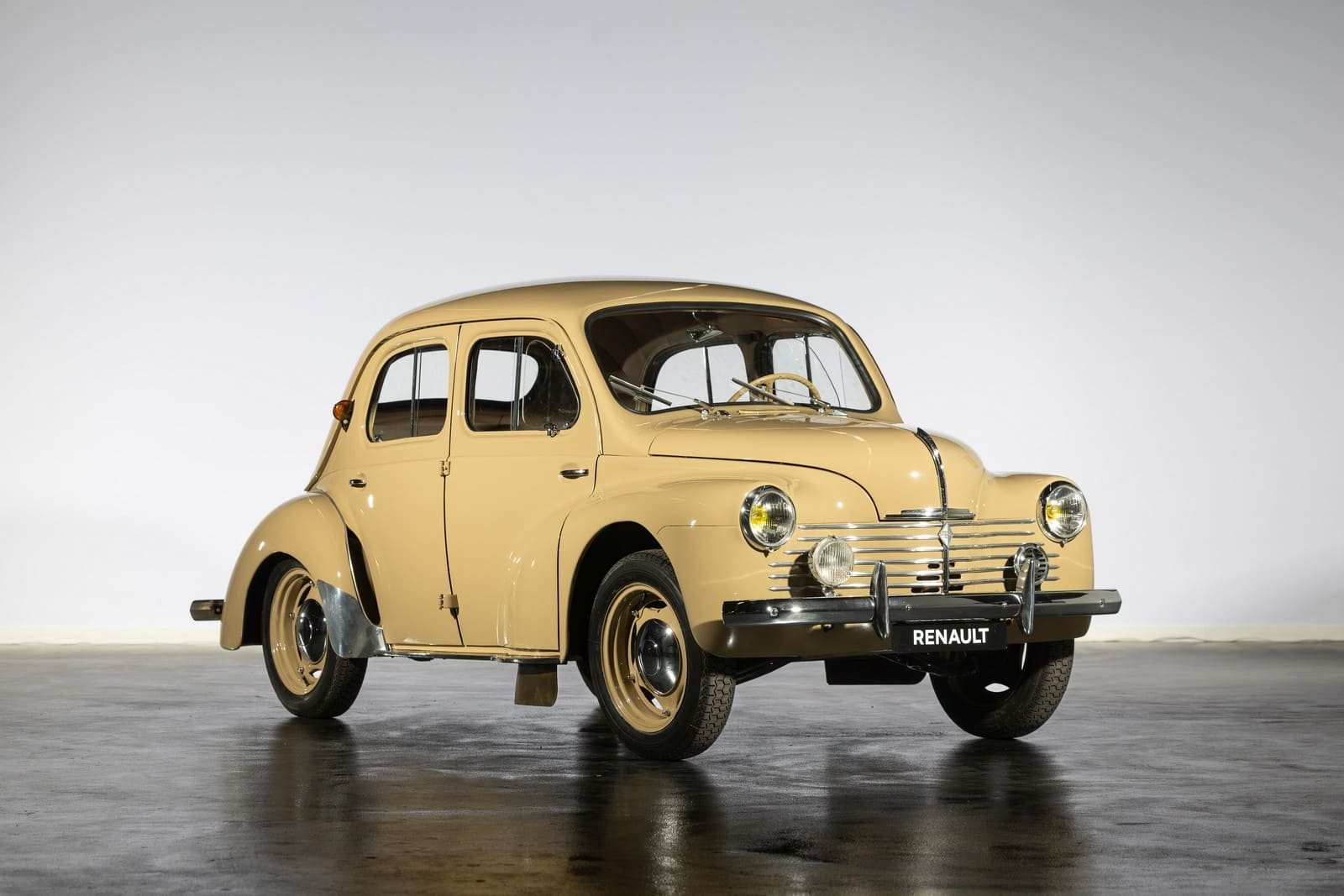 1949 - RENAULT 4CV LUXE, foto 1