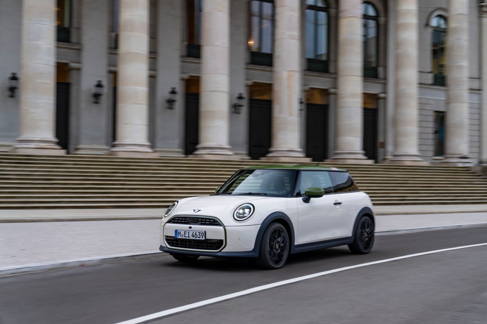 MINI COOPER S PAUL SMITH EDITION IN INSPIRED WHITE, foto 1