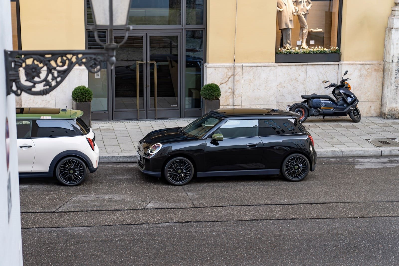 MINI COOPER SE PAUL SMITH EDITION IN MIDNIGHT BLACK, foto 2