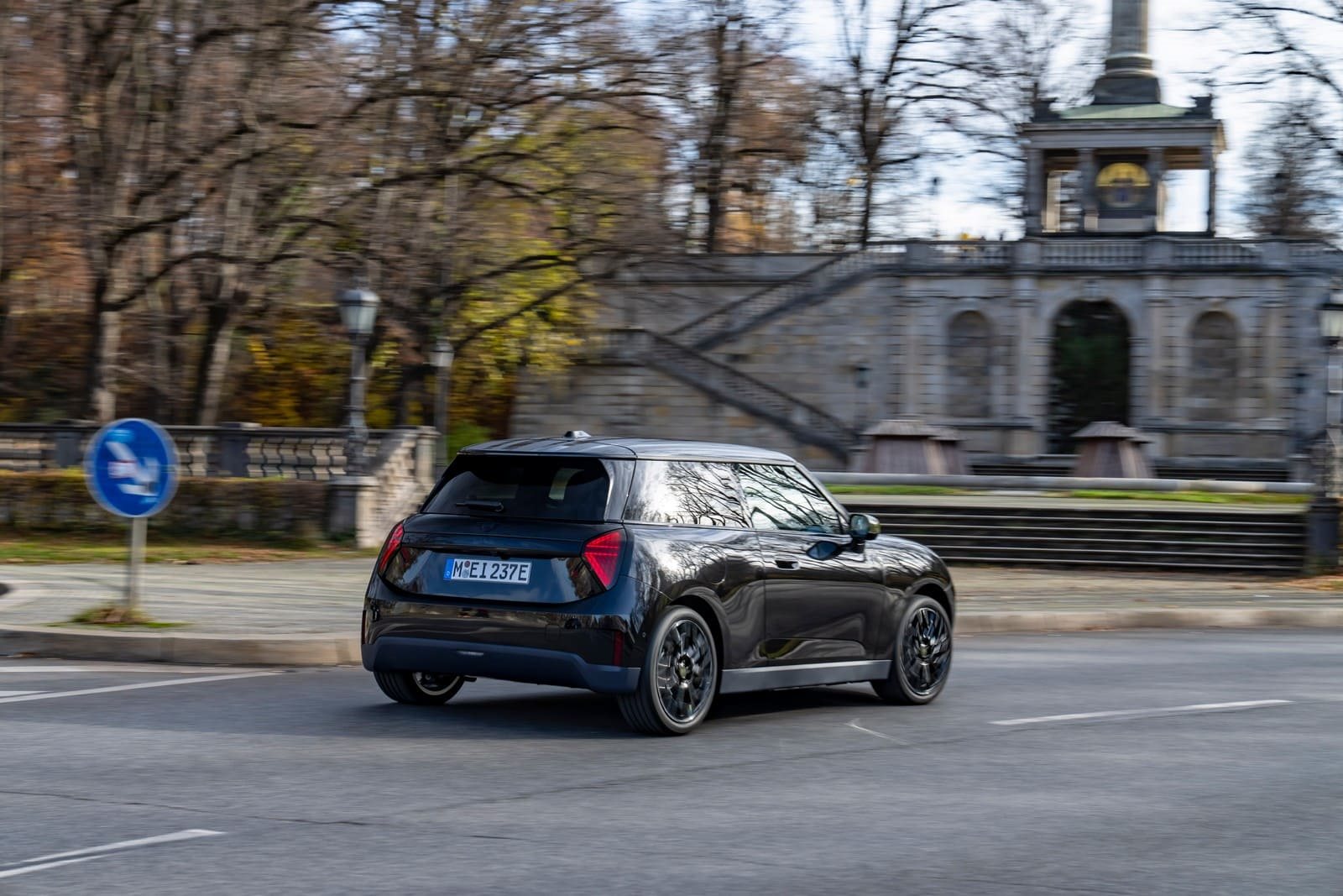 MINI COOPER SE PAUL SMITH EDITION IN MIDNIGHT BLACK, foto 3