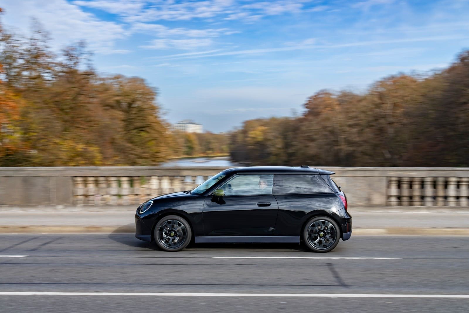MINI COOPER SE PAUL SMITH EDITION IN MIDNIGHT BLACK, foto 4