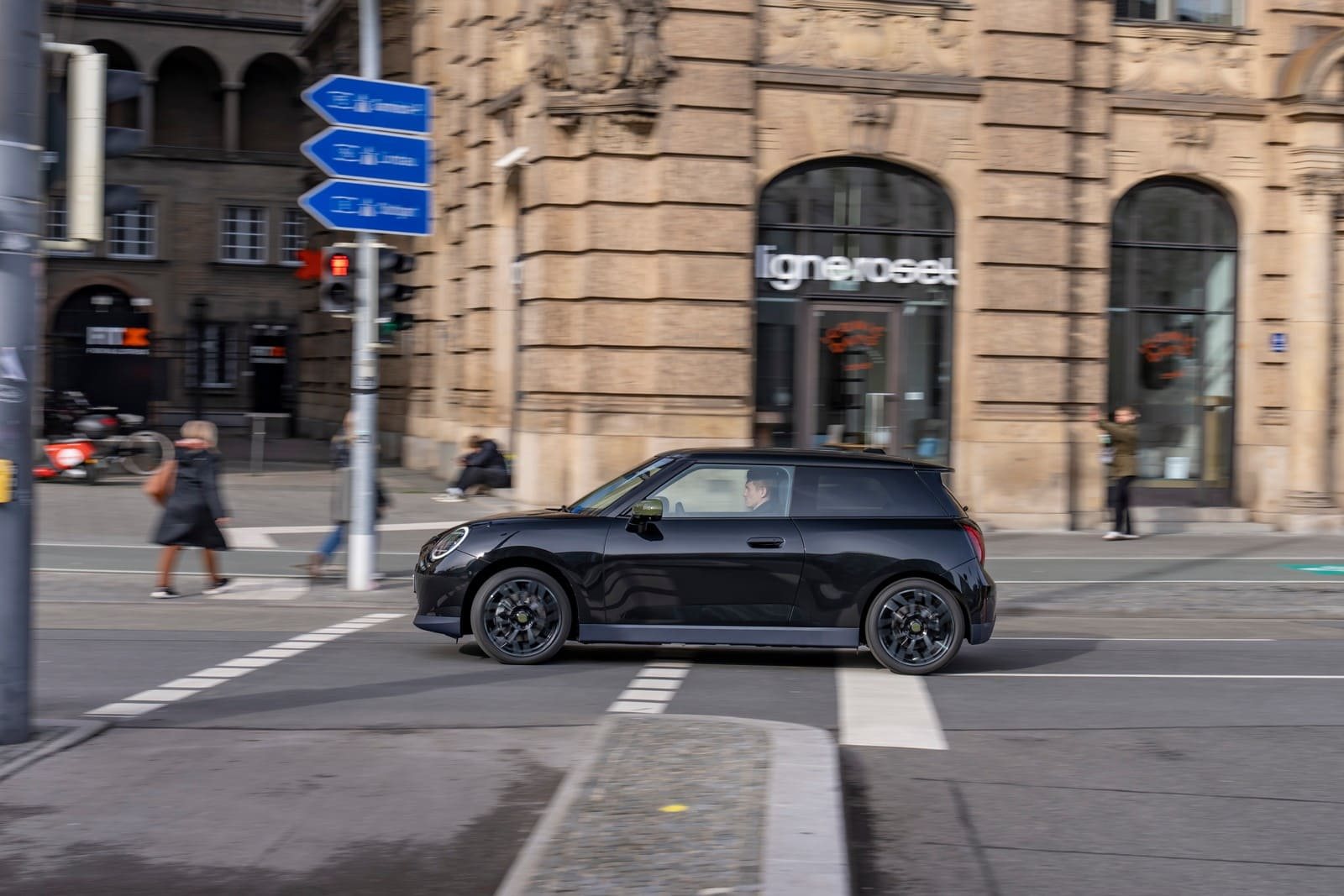 MINI COOPER SE PAUL SMITH EDITION IN MIDNIGHT BLACK, foto 9