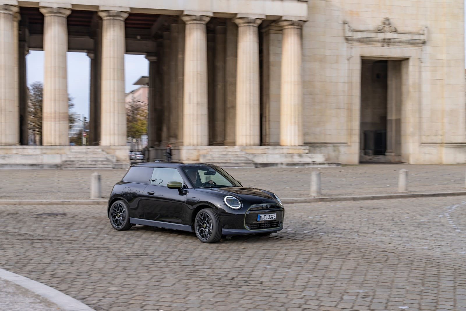 MINI COOPER SE PAUL SMITH EDITION IN MIDNIGHT BLACK, foto 12