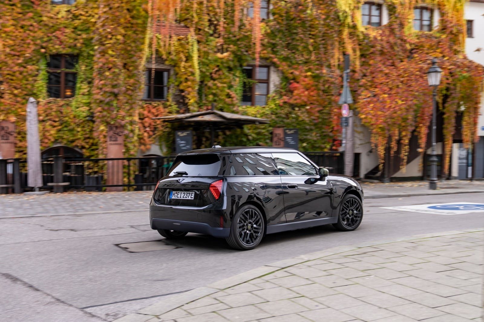 MINI COOPER SE PAUL SMITH EDITION IN MIDNIGHT BLACK, foto 17