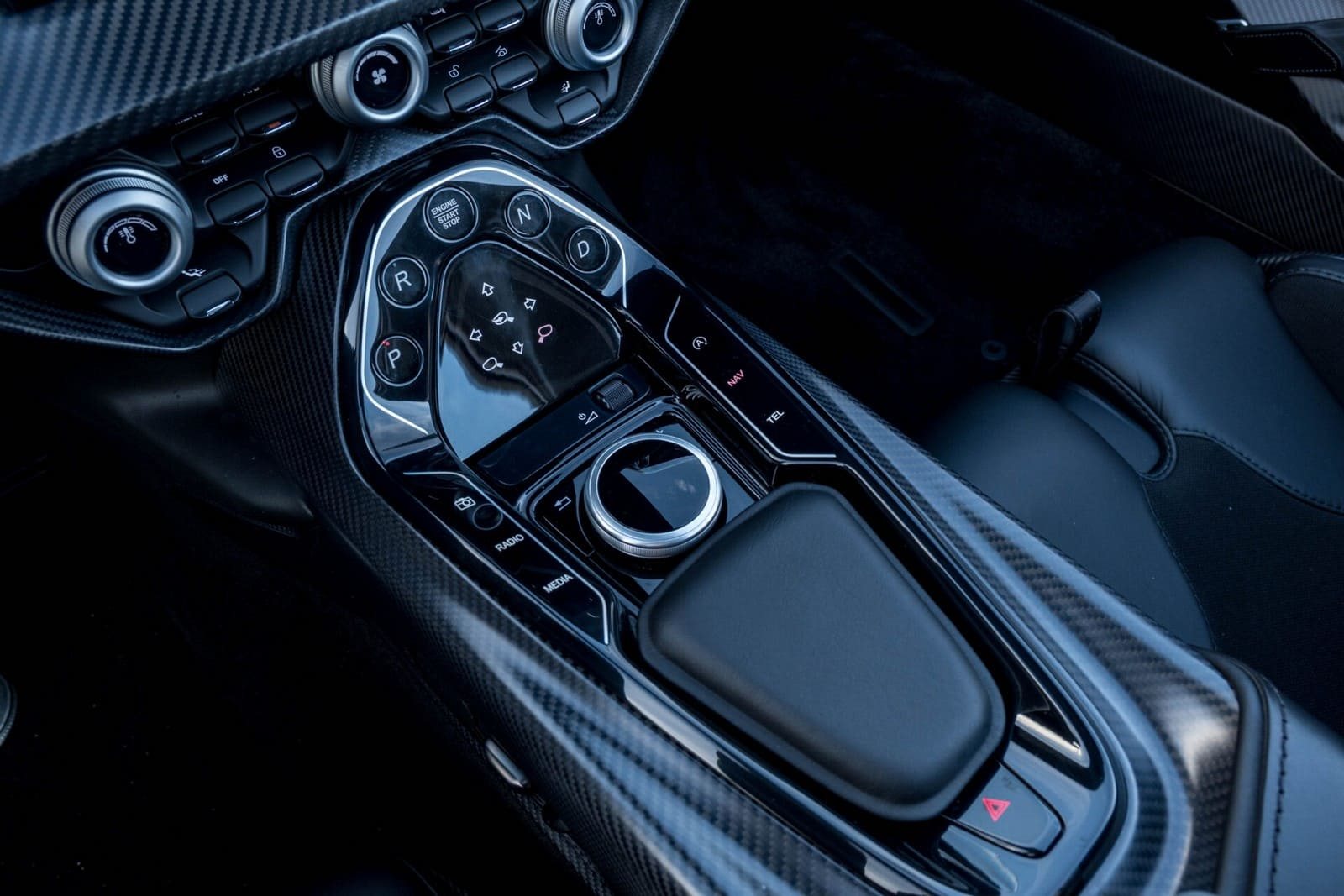 2021 - ASTON MARTIN V12 SPEEDSTER MAVERICK EDITION, foto 25