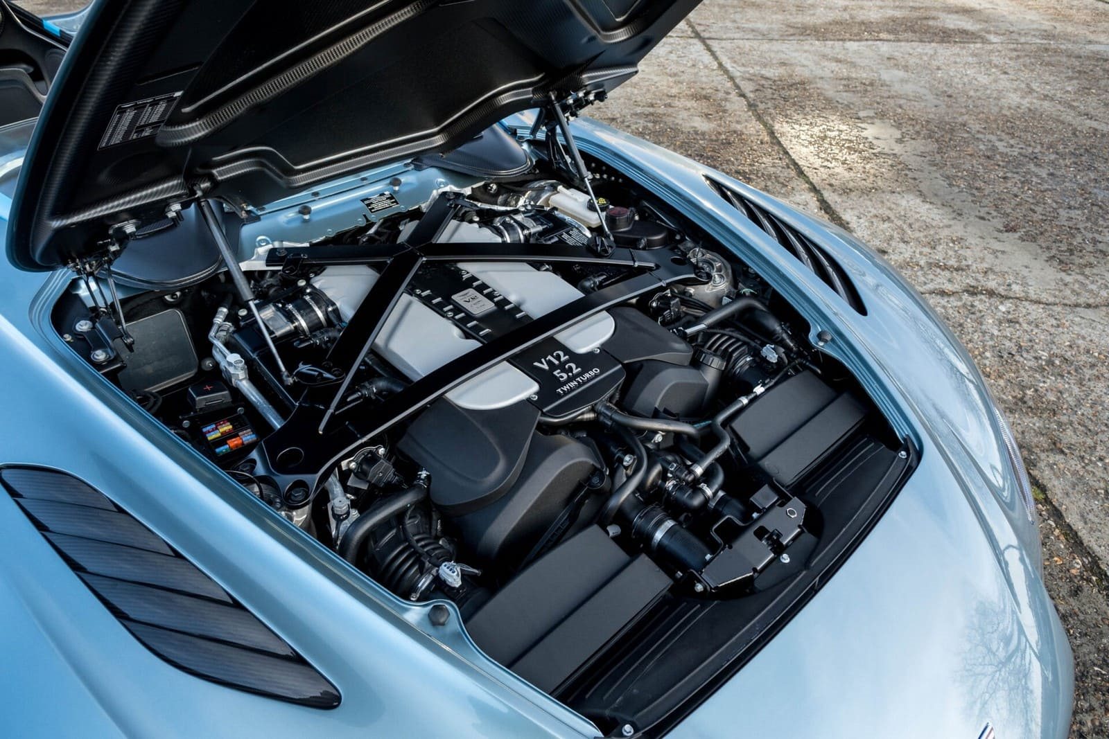 2021 - ASTON MARTIN V12 SPEEDSTER MAVERICK EDITION, foto 32