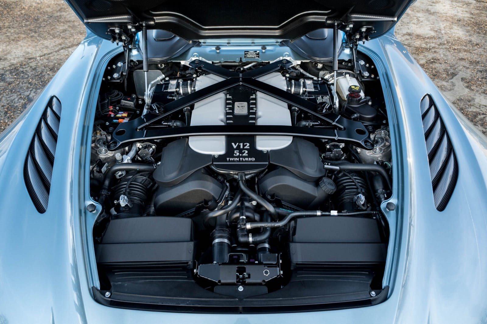2021 - ASTON MARTIN V12 SPEEDSTER MAVERICK EDITION, foto 33