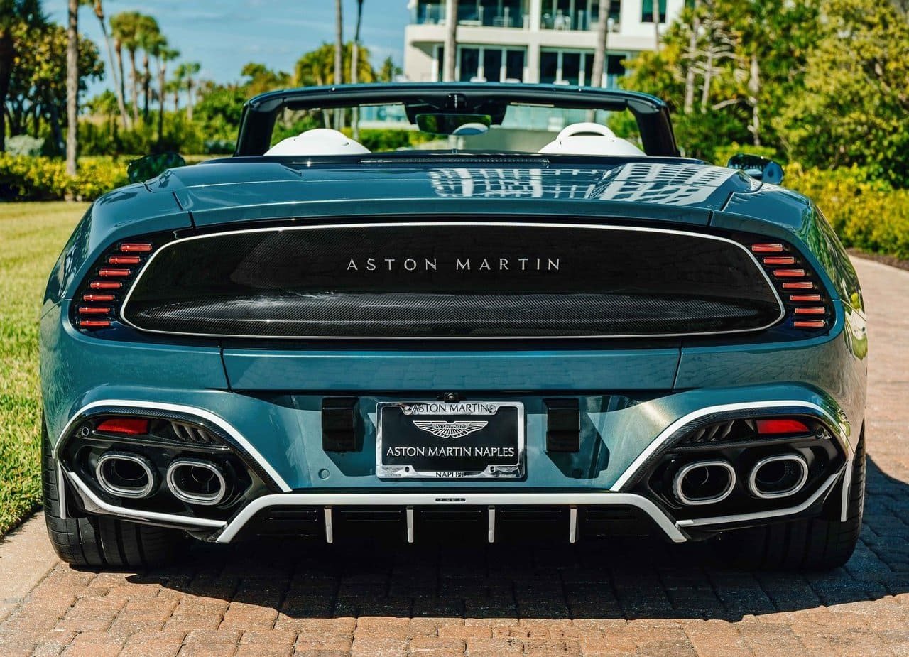 2026 - ASTON MARTIN VANQUISH VOLANTE WAVE EDITION, foto 2