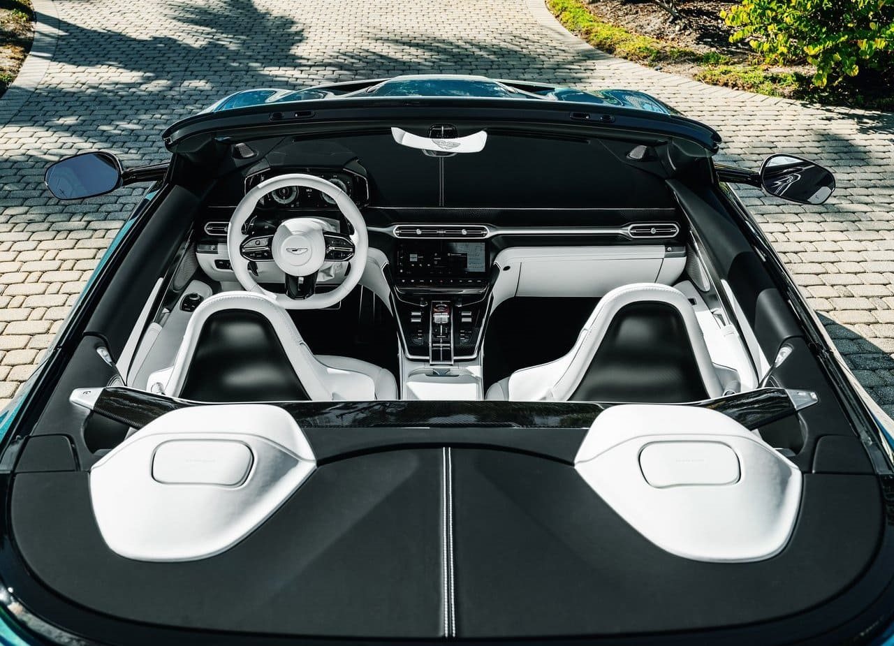 2026 - ASTON MARTIN VANQUISH VOLANTE WAVE EDITION, foto 4