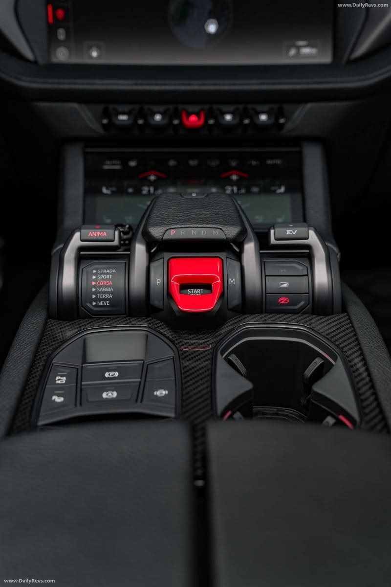 LAMBORGHINI URUS SE BRABUS 900 SUPERBLACK, foto 36
