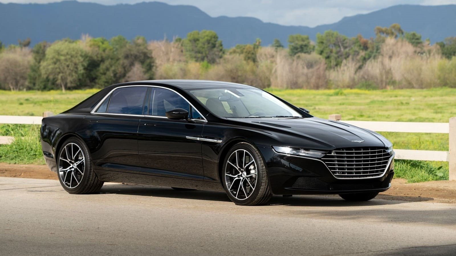 2017 - ASTON MARTIN LAGONDA TARAF, foto 1