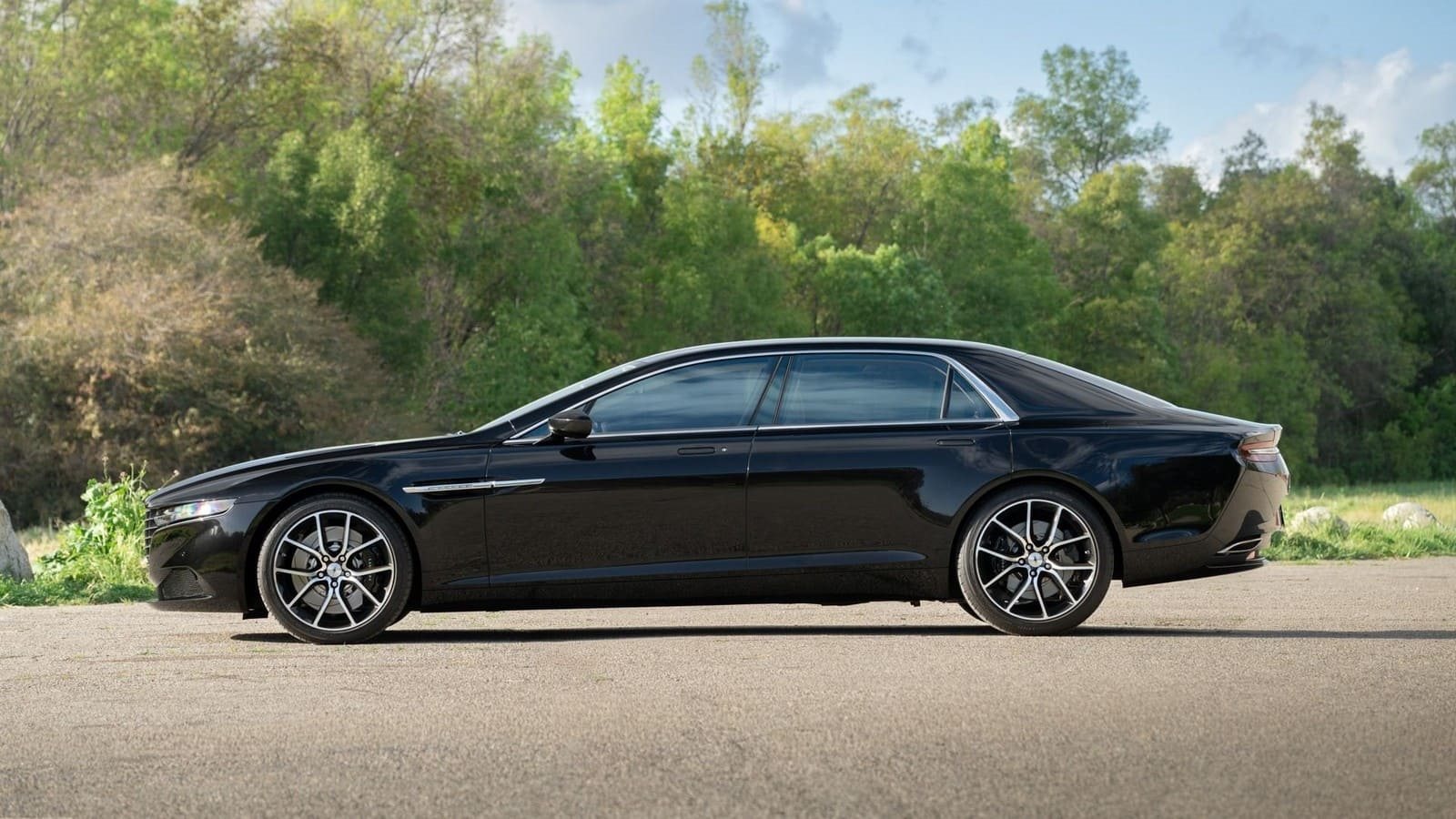 2017 - ASTON MARTIN LAGONDA TARAF, foto 3