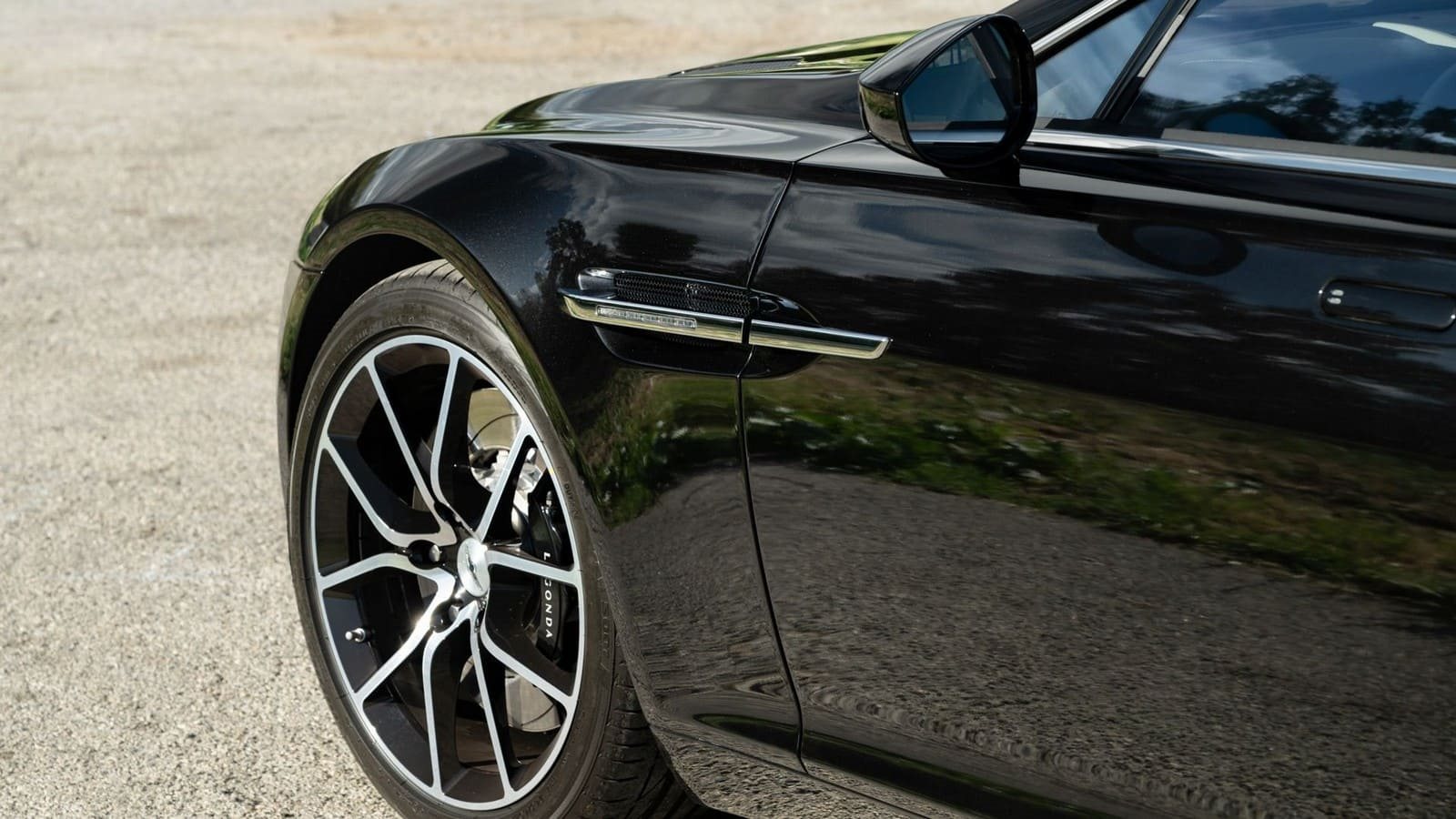 2017 - ASTON MARTIN LAGONDA TARAF, foto 13