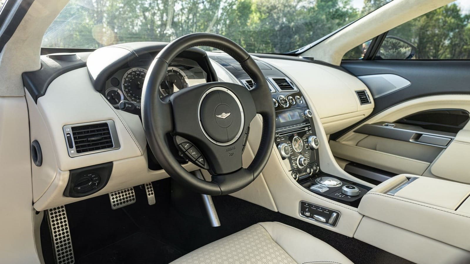 2017 - ASTON MARTIN LAGONDA TARAF, foto 35