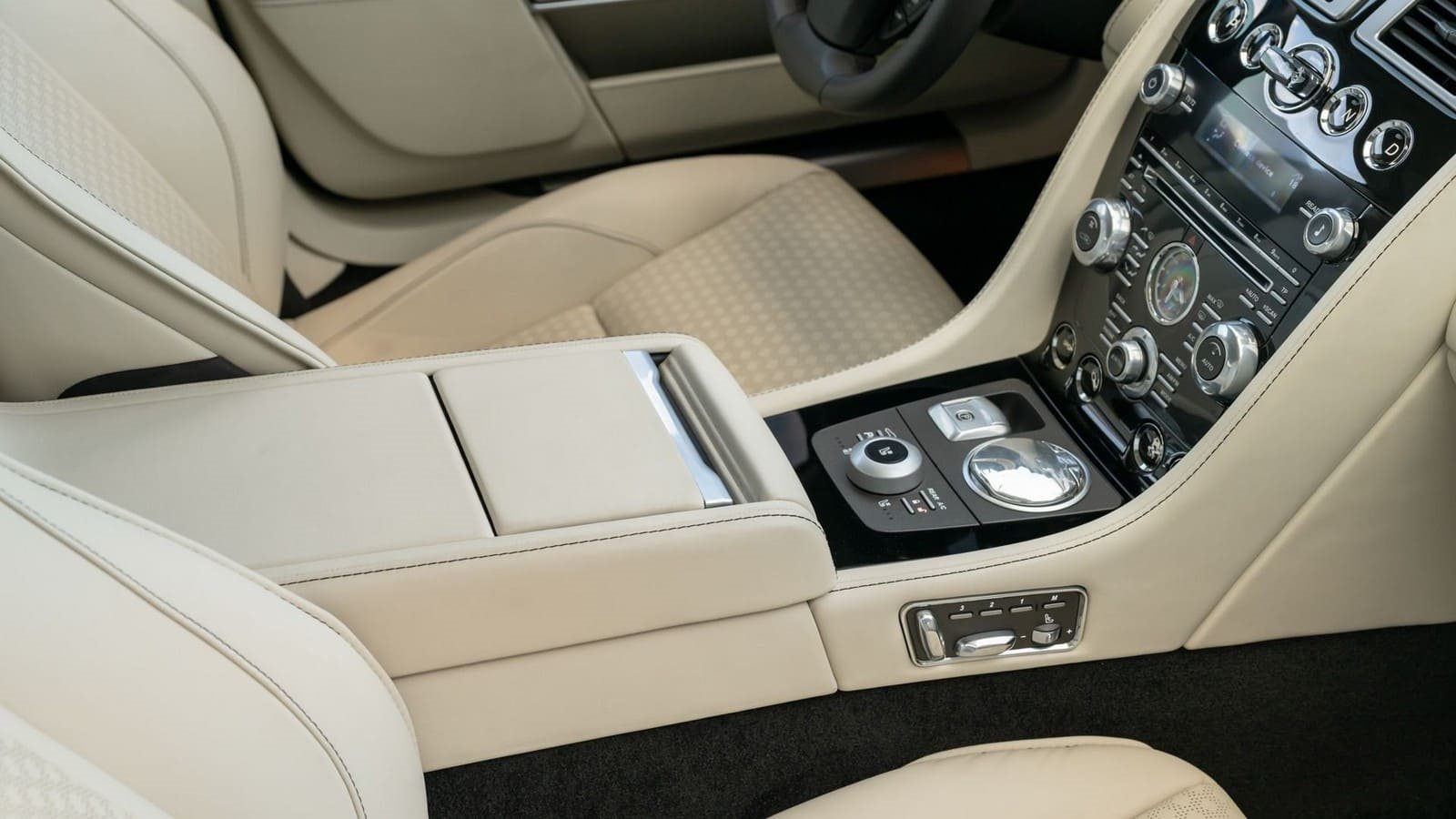 2017 - ASTON MARTIN LAGONDA TARAF, foto 49