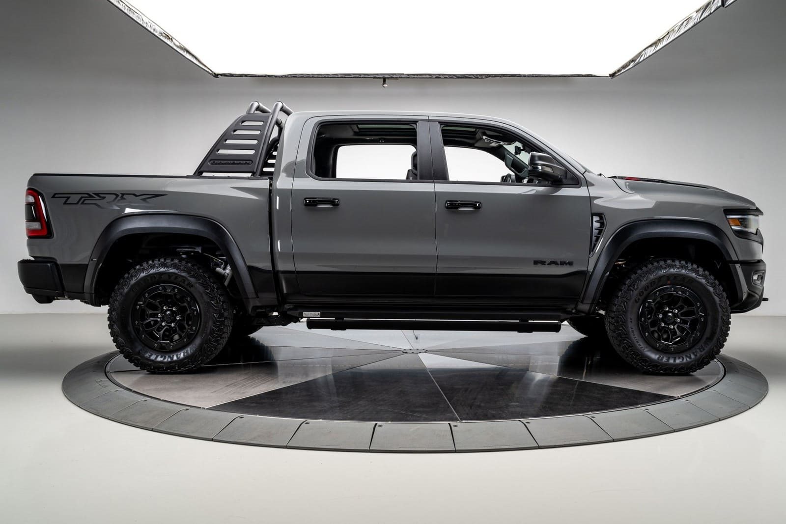 2023 - RAM 1500 TRX LUNAR EDITION, foto 12