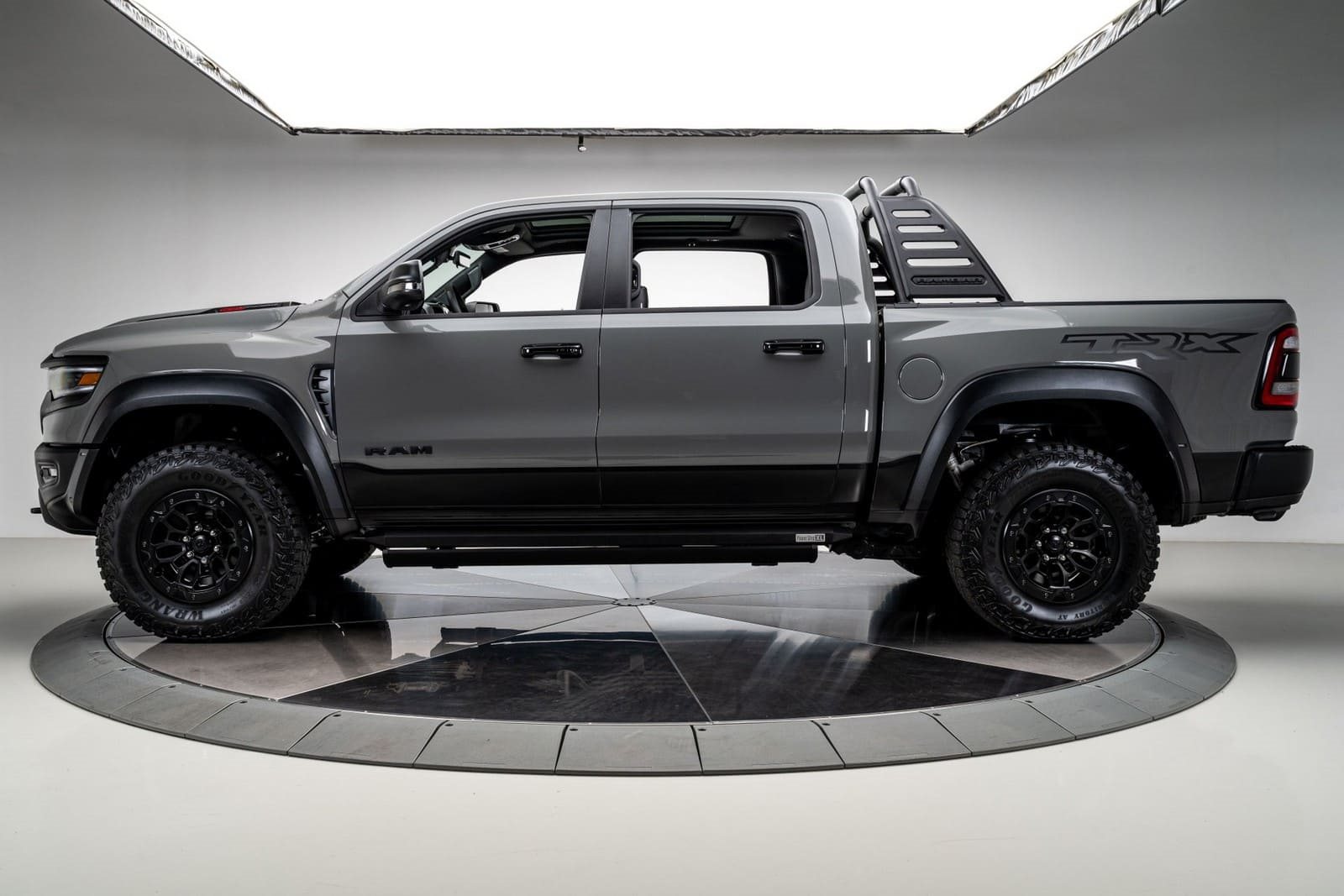2023 - RAM 1500 TRX LUNAR EDITION, foto 13
