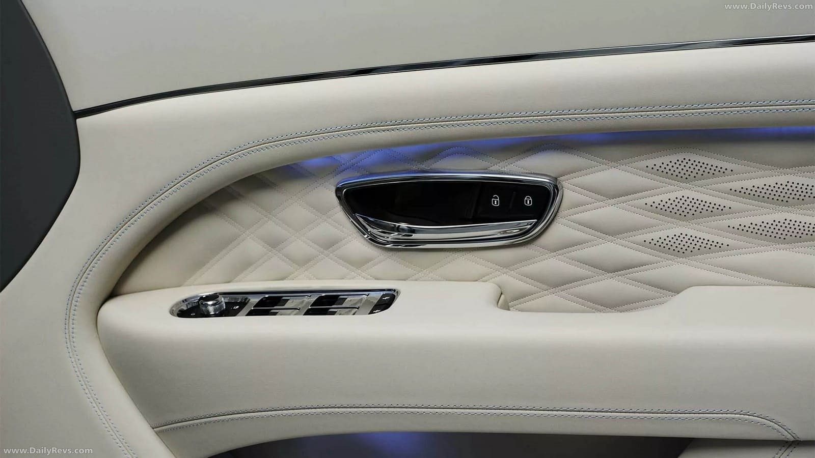2026 - BENTLEY BENTAYGA SOMETHING BLUE COLLECTION, foto 8