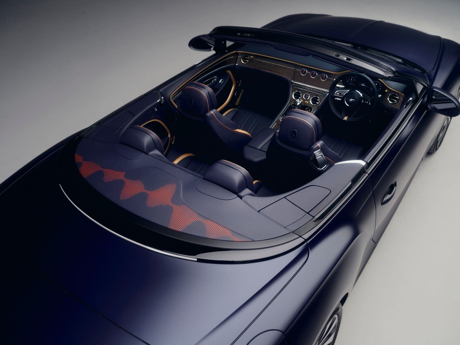 2026 - BENTLEY CONTINENTAL GTC ‘EXTRAORDINARY WOMEN’, foto 2