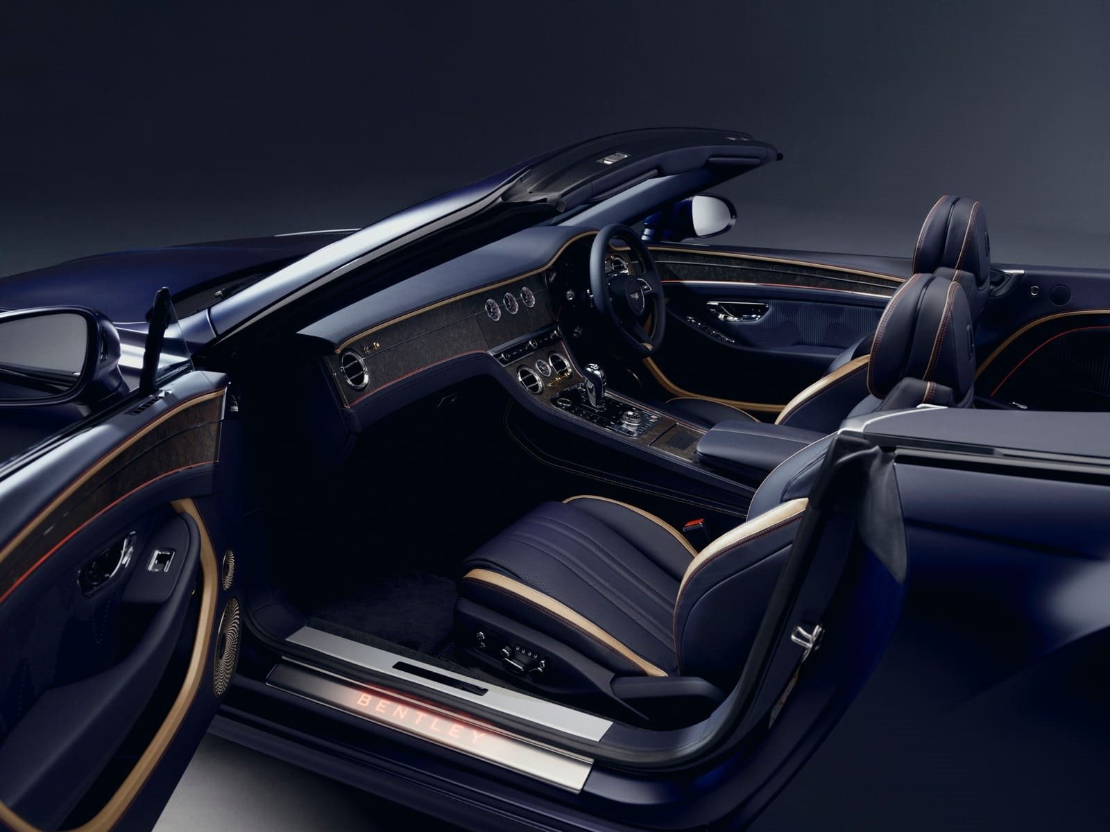 2026 - BENTLEY CONTINENTAL GTC ‘EXTRAORDINARY WOMEN’, foto 3