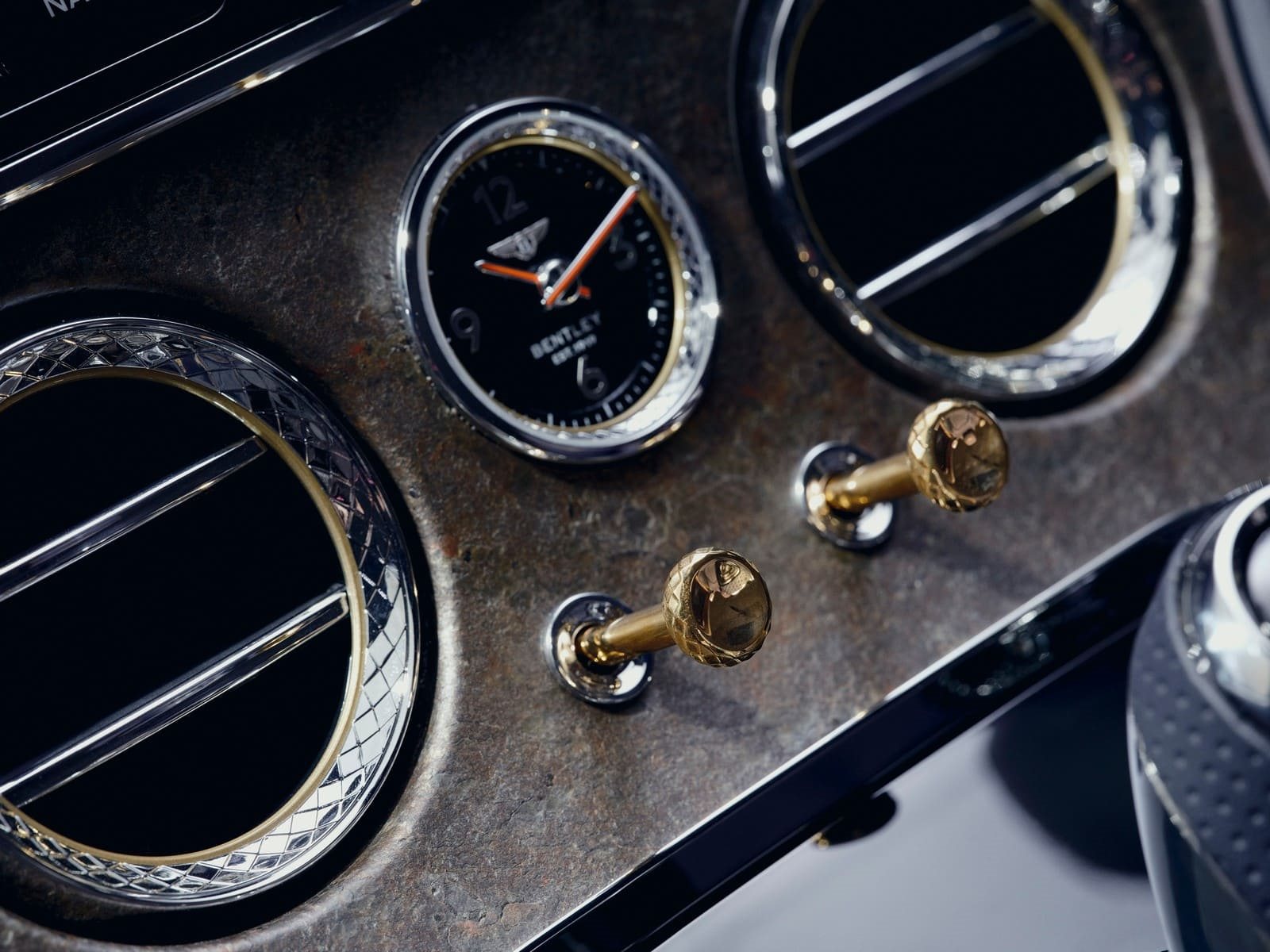 2026 - BENTLEY CONTINENTAL GTC ‘EXTRAORDINARY WOMEN’, foto 4