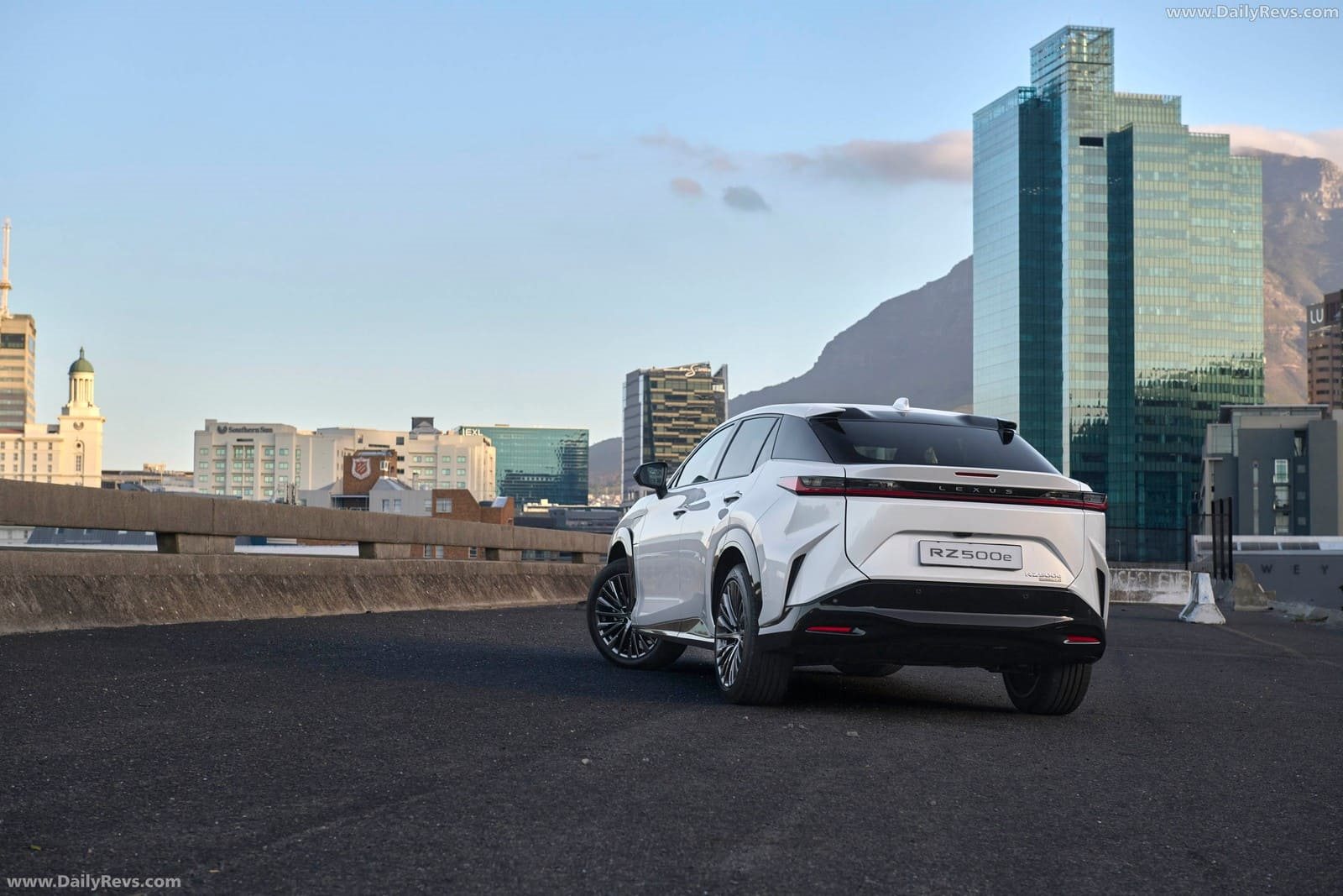 LEXUS RZ 500e SA VERSION, foto 22