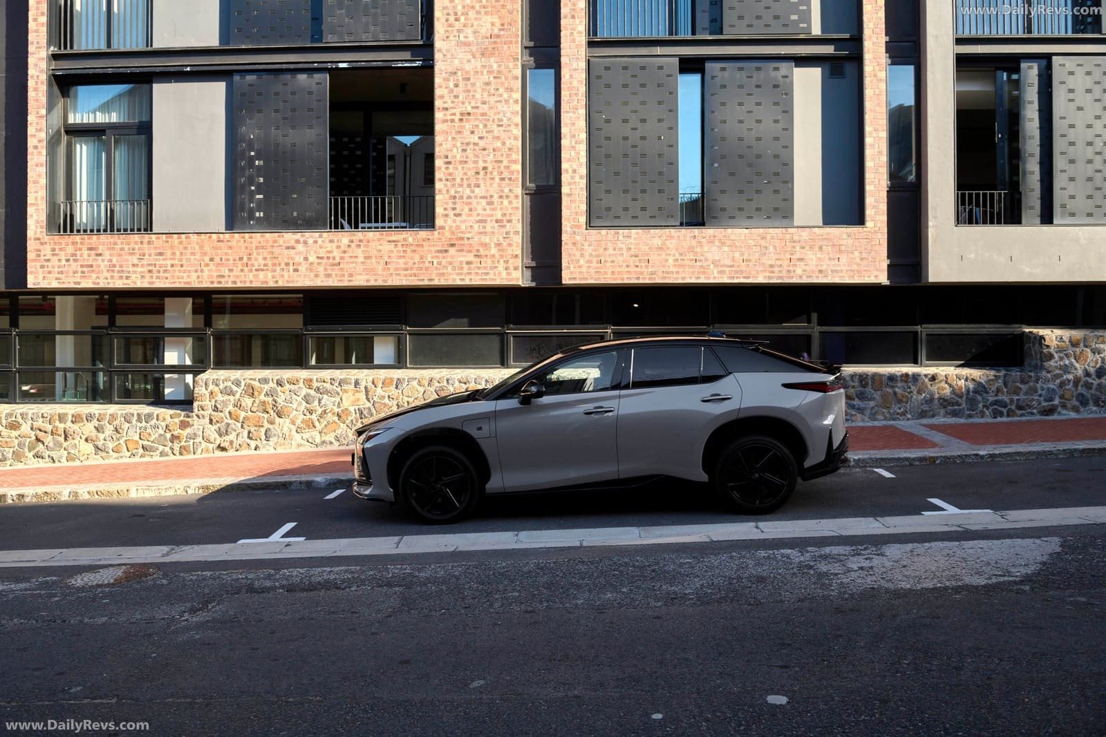 LEXUS RZ 550e F SPORT SA VERSION, foto 28